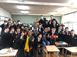 　（写真2）（日本の学生との交流会の様子）