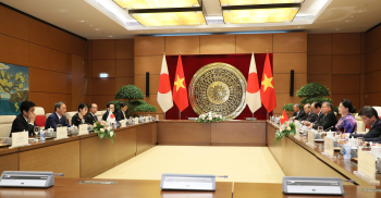 ガン国会議長との会談(写真提供:内閣広報室)