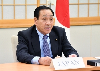 (写真1)「質の高いインフラ投資に関するシンポジウム」に出席する中西外務大臣政務官