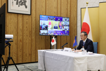 テレビ会議を行う菅総理大臣2(写真提供:内閣広報室)