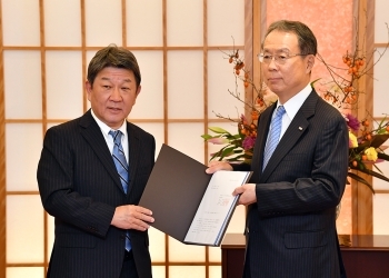 APECビジネス諮問委員会日本委員による茂木外務大臣表敬(提言書手交)