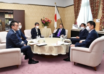 （写真2）令和3年度外務省予算の大臣折衝の様子