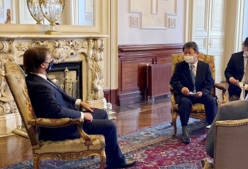 茂木大臣によるラカジェ・ポウ大統領表敬