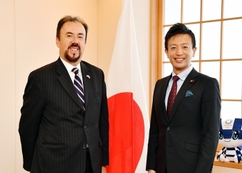 フィオル駐日チリ大使による鈴木隼人外務大臣政務官表敬(挨拶)