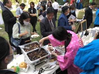 （写真3）試食・試飲ブースの様子