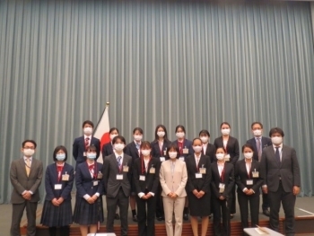 (写真6)小野日子内閣広報官との集合写真