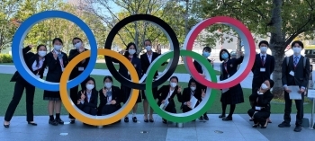 (写真20)新国立競技場での集合写真