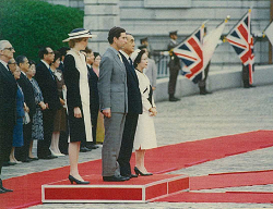 (写真1)チャールズ英国皇太子同妃両殿下訪日記念アルバム