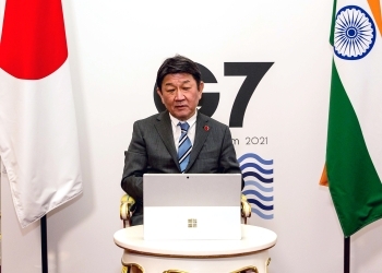 会談する茂木外務大臣