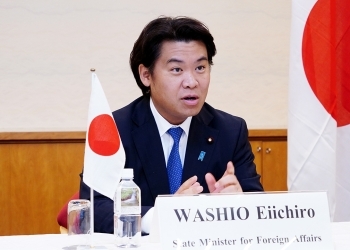 鷲尾外務副大臣によるスピーチの様子