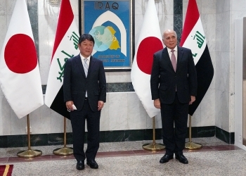 茂木外務大臣とイラク外相との写真撮影
