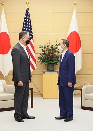 エムホフ米国副大統領夫君と対面する,菅総理大臣の様子
