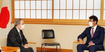 シントン・ラーピセートパン駐日タイ王国大使による三宅外務大臣政務官表敬の様子