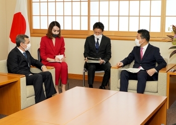 エリャソフ駐日トルクメニスタン大使による本田太郎外務大臣政務官への表敬の様子