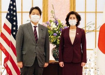 林外務大臣とレモンド米国商務長官との会談時の記念撮影の様子