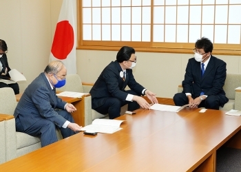 丸山達也島根県知事一行による三宅外務大臣政務官表敬2