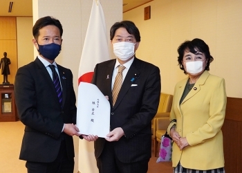 国連世界食糧計画(WFP)国会議員連盟のメンバーと林外務大臣