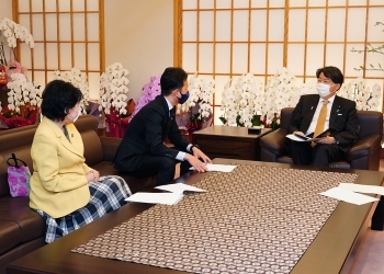 国連世界食糧計画(WFP)国会議員連盟による林外務大臣表敬の様子