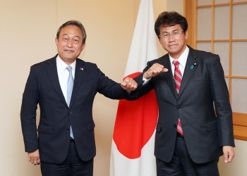 フリッツ駐日ミクロネシア連邦大使による三宅外務大臣政務官表敬1