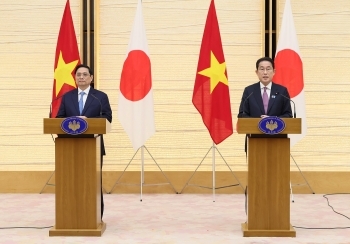共同記者発表の様子