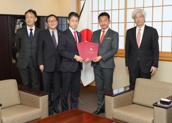 湯﨑広島県知事による小田原外務副大臣表敬1