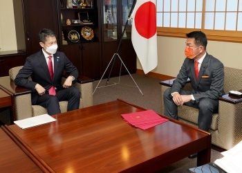 湯﨑広島県知事による小田原外務副大臣表敬2