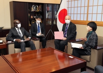 シス駐日セネガル共和国大使による鈴木外務副大臣表敬2
