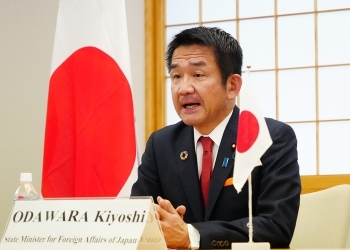 セミナーに出席する小田原外務副大臣