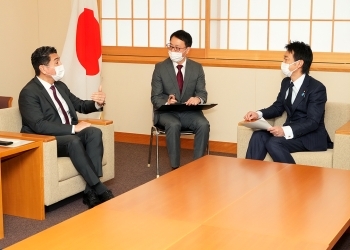 フロレンティン駐日パラグアイ共和国大使と上杉外務大臣政務官2
