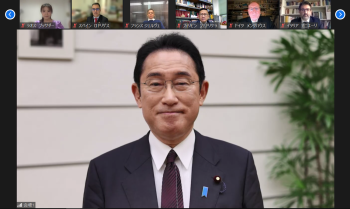 ビデオメッセージを発出する岸田総理大臣