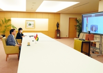 日・ガーナ外相テレビ会談が行われている様子