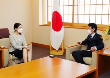 塚原G20EMPOWER日本代表による上杉外務大臣政務官表敬