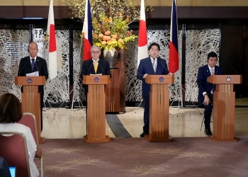 四大臣による、共同記者発表の様子