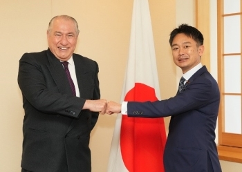 セミナリオ駐日ペルー共和国大使と上杉謙太郎外務大臣政務官