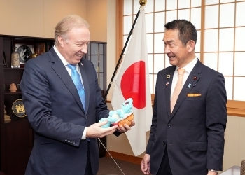 ロハス駐日チリ大使と小田原潔外務副大臣