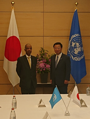 事務長官