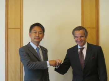上杉外務大臣政務官とグロッシーIAEA事務局長