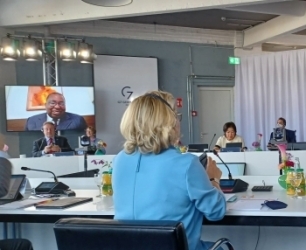 G7開発大臣会合で議論が行われている様子