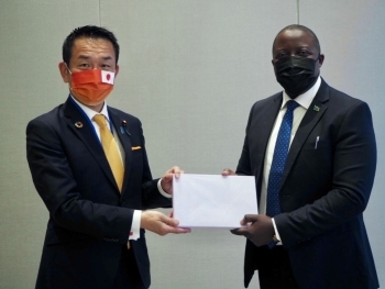 小田原外務副大臣とカクボ・ザンビア外務・国際協力大臣