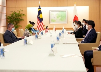 接見室において、日・マレーシア外相会談が行われている様子
