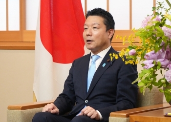 ビデオ・メッセージを発出する、本田外務大臣政務官の様子