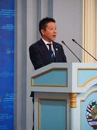 ハイレベル国際会議のプレナリー・セッションでステートメントを実施する、本田政務官の様子