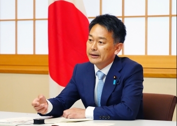 「V4+日本」セミナー「中欧の将来と日本が果たす役割」(オンライン形式)で発言する、上杉外務大臣政務官の様子