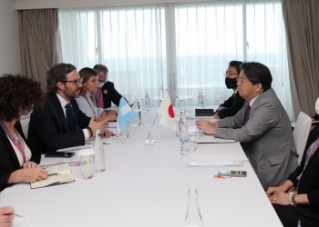 日・アルゼンチン外相会談が行われている様子