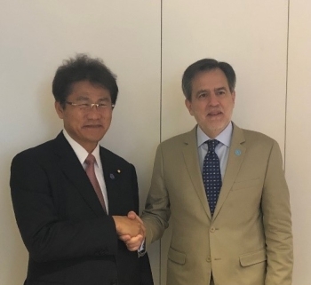 三宅外務大臣政務官とチャベス・ペルー外務副大臣との会談
