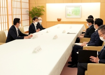 林外務大臣が、グローバルファンド日本委員会議員タスクフォース所属の国会議員と面会する様子