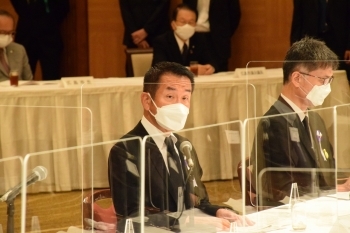 「被爆者代表から要望を聞く会」に出席する、小田原外務副大臣の様子