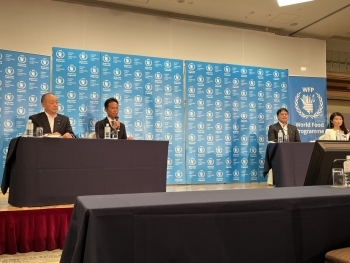 公式サイドイベントに出席している高木政務官の様子
