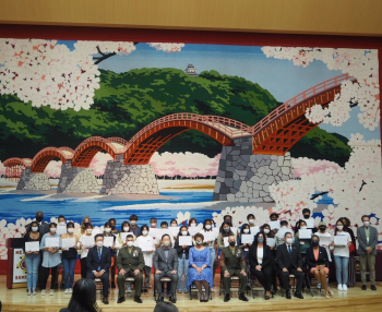 参加学生、教員、関係者による集合写真