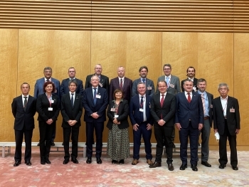 磯﨑副長官とNATO-PA代表団らによる、集合写真